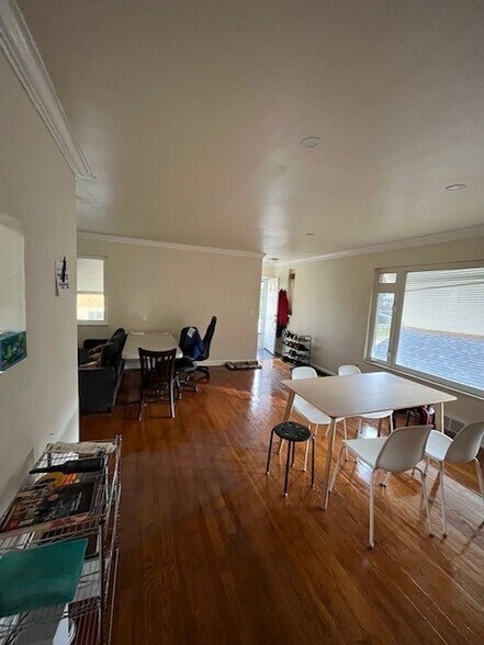 Building Photo - 9 Unger Ln