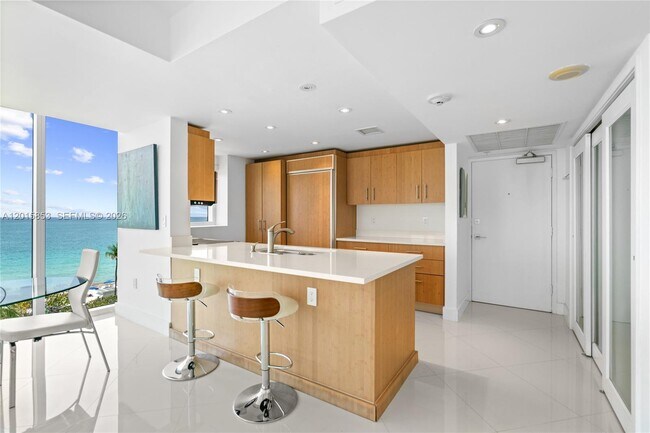 Building Photo - 10275 Collins Ave