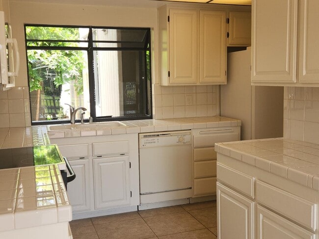 Building Photo - 626 Marlin Ct