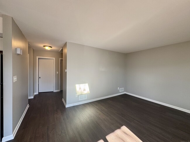 Building Photo - 31 William St