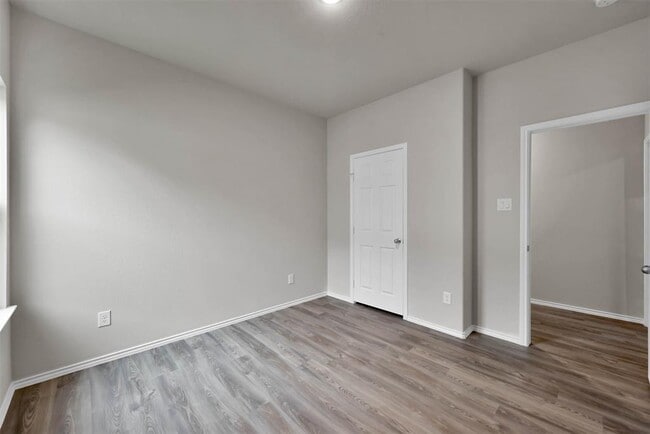 Building Photo - 419 E Avenue G