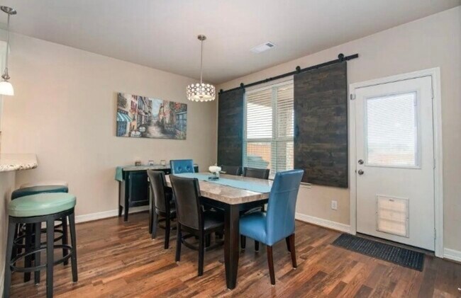 Building Photo - 607 Mallard Dr