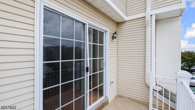 Building Photo - 1044 Shadowlawn Dr