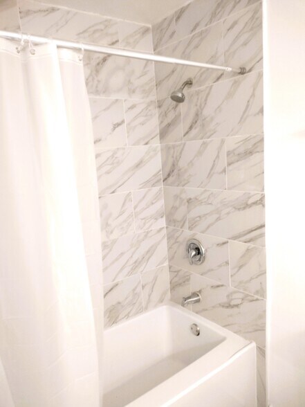 Building Photo - 9578 Landbreeze Row