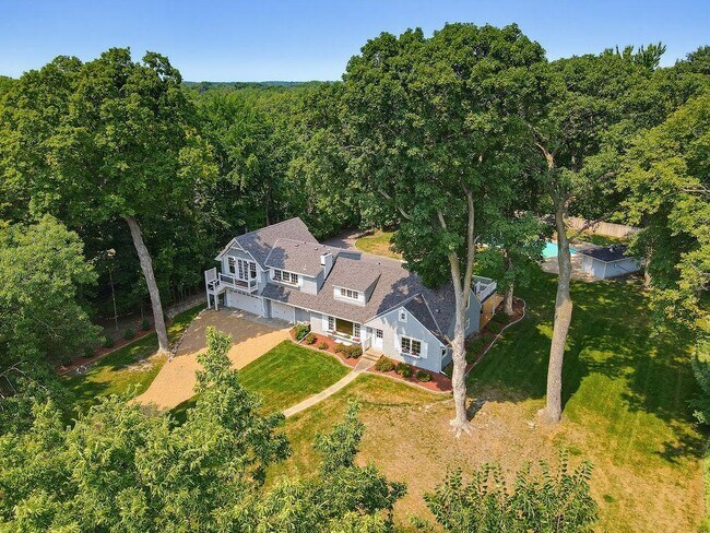 Building Photo - 2615 Shadywood Rd