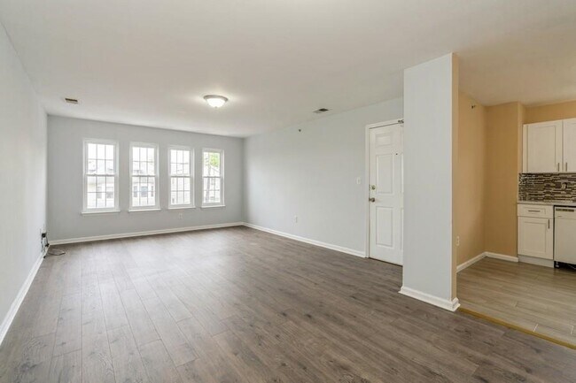 Building Photo - 7 Halleck St