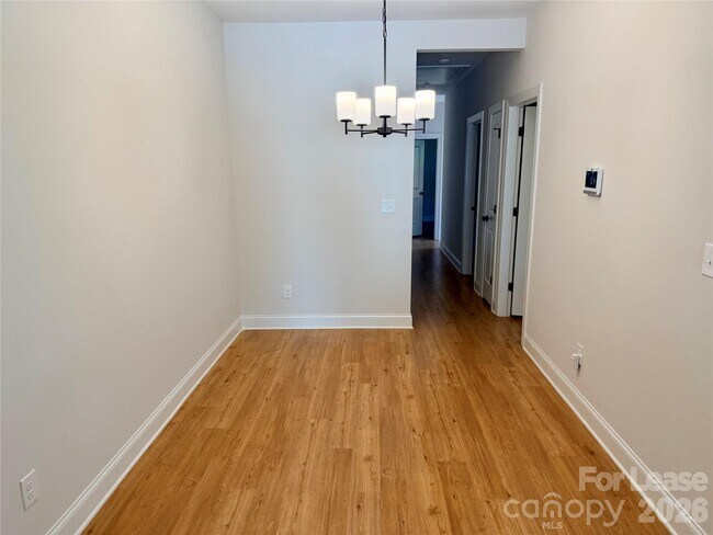 Building Photo - 525 N Linwood Ave