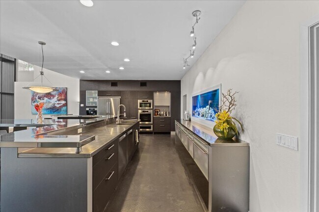 Building Photo - 3824 Gaines Dr