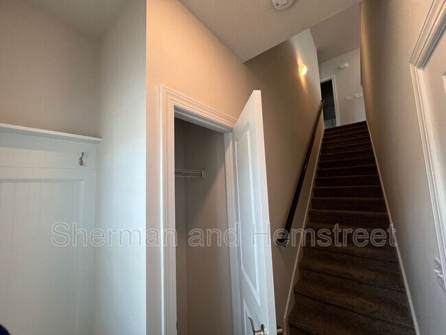 Building Photo - 5005 Mimosa Dr
