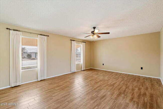 Building Photo - 10528 W Tumblewood Dr