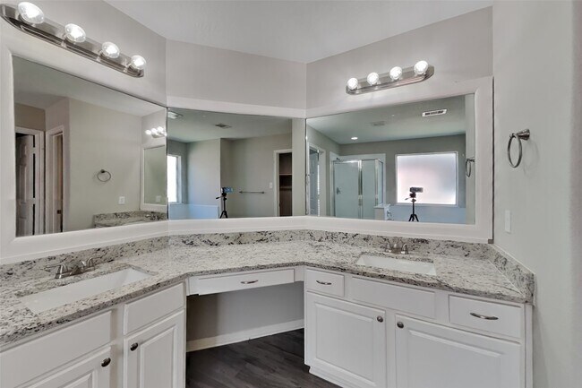 Building Photo - 20502 Upper Green St