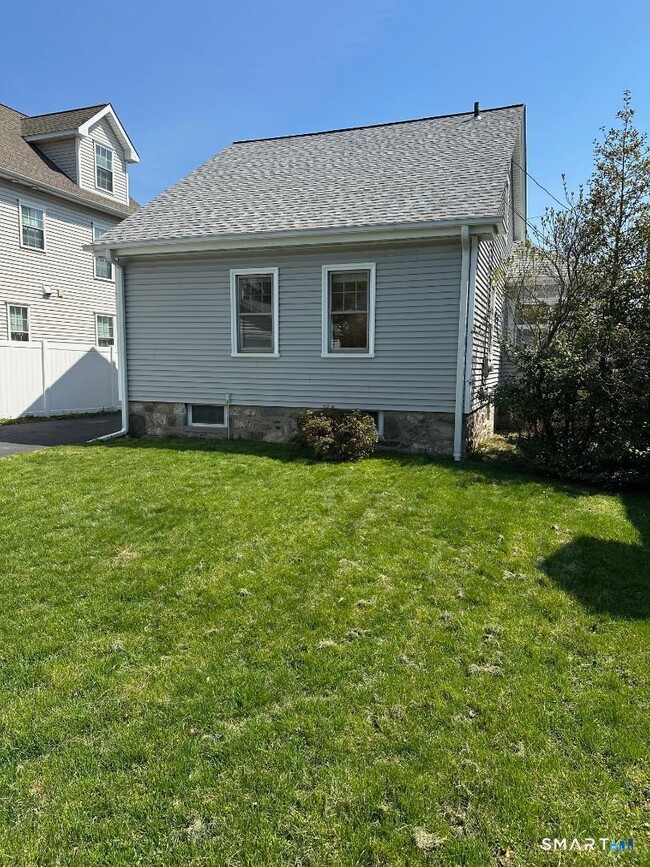 Building Photo - 28 Hobbie St