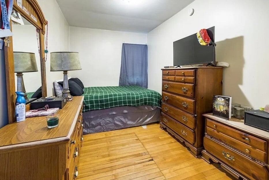 Bedroom #1 - 521 Bay St