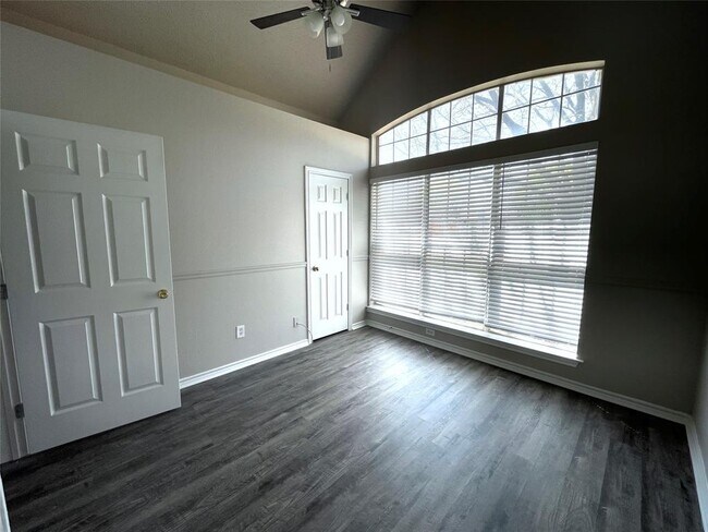 Building Photo - 8918 Quail Ridge Dr