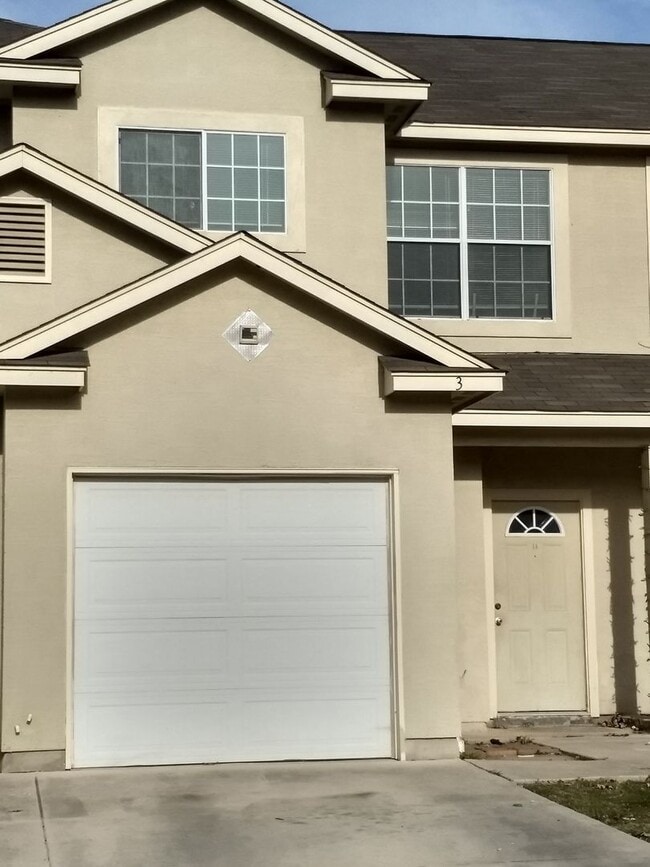 Building Photo - Northwest Medical Center 3 Bedroom Townhouse Available