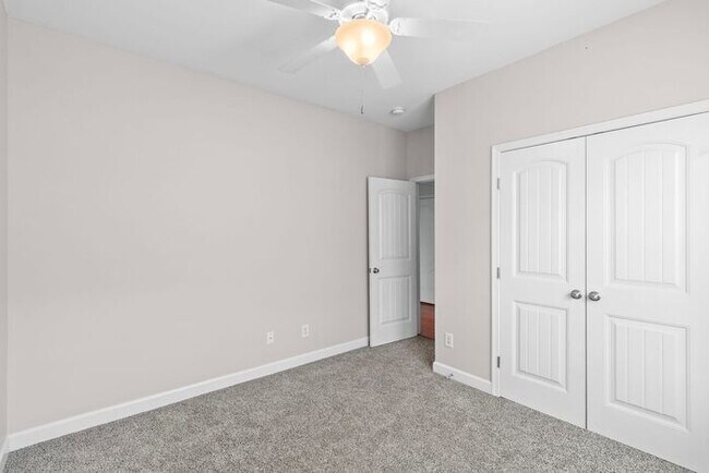 Building Photo - 720 Camwheel Dr
