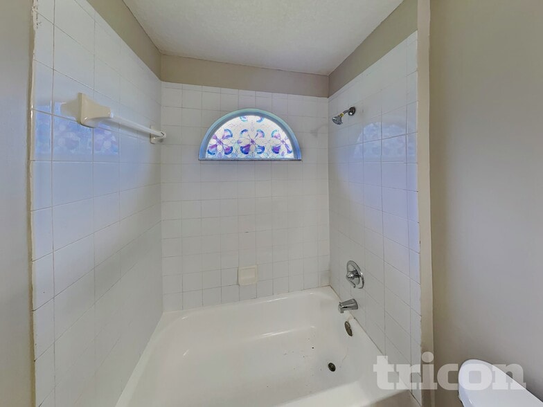 Building Photo - 928 Heritage Lakes Dr