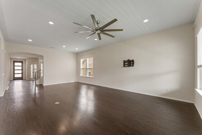 Building Photo - 942 Blue Violet