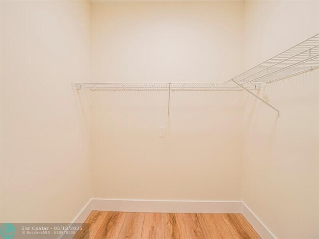 Building Photo - 1845 10th Pl