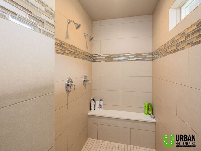 Building Photo - Modern Split-Level Home with Gourmet Kitch...