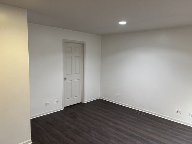 Building Photo - 4530 S Woodlawn Ave