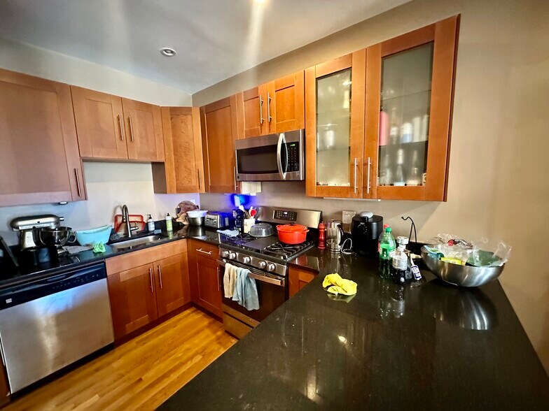 Building Photo - 10 Saint Lukes Rd