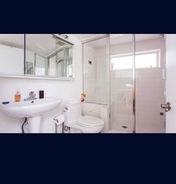 Building Photo - 8665 Clifton Way