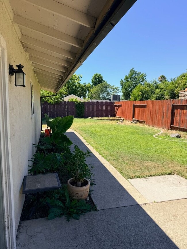 Building Photo - 5578 Coronado Way