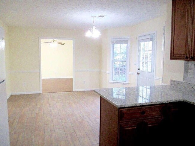 Building Photo - 3040 Oak Meadow Dr