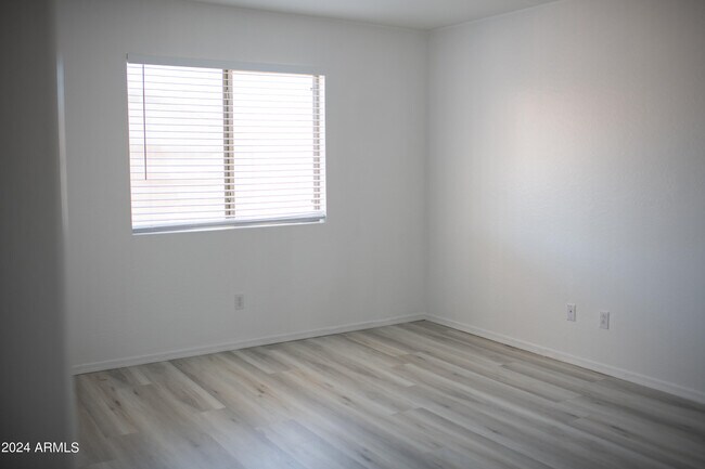 Building Photo - 14911 W Acapulco Ln