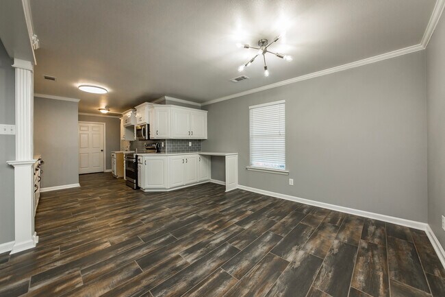 Building Photo - 31 Newcastle Dr