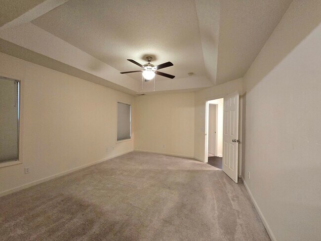 Building Photo - 3682 Beacon Dr