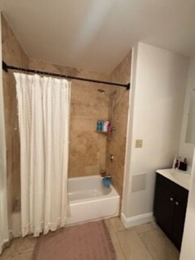 Building Photo - Renovated North End 3 Bed on Fleet St for Sept 1st, 2026.  Students Welcome!!!