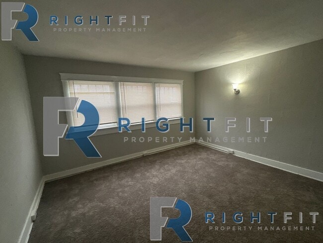 Building Photo - Newly Renovated Home in Dayton!