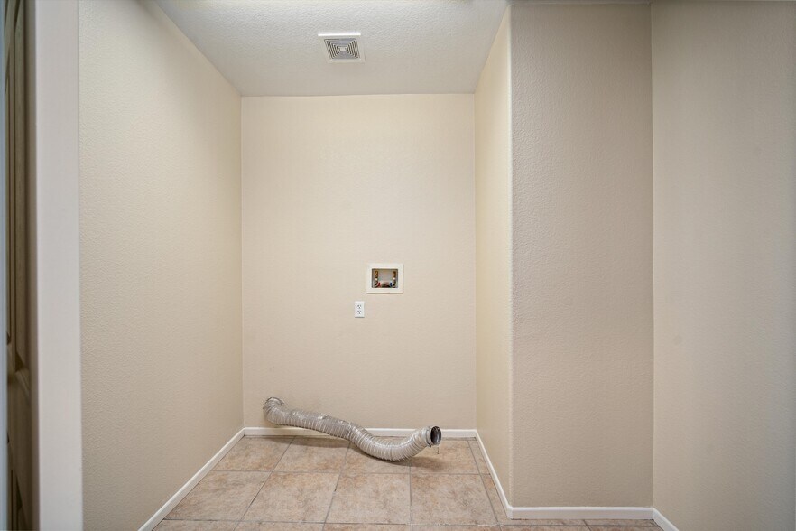 Building Photo - 26426 Mare Ln