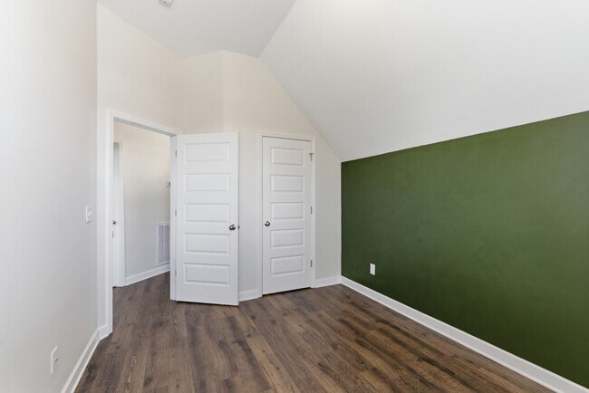 Building Photo - 114 Walden Village Ct