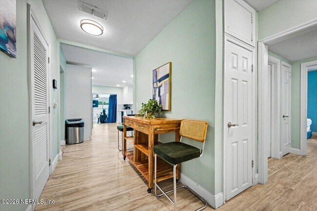 Building Photo - 719 S Shores Rd