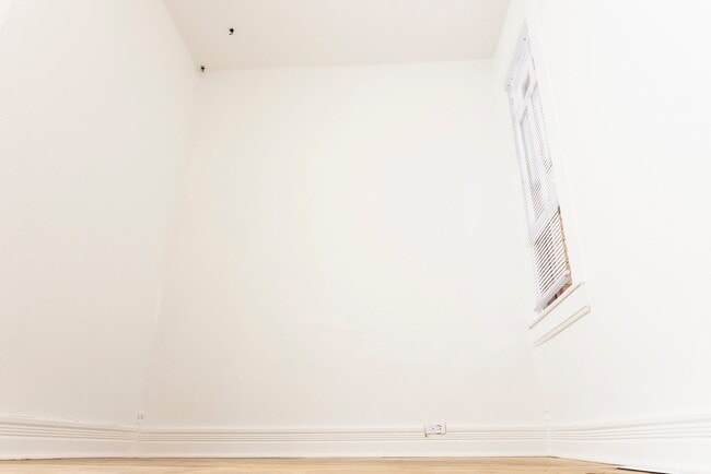 Building Photo - 825 Elati St