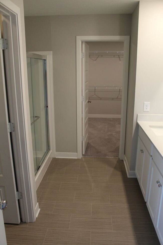 Building Photo - Spacious 5 BR Home in Avon Schools!
