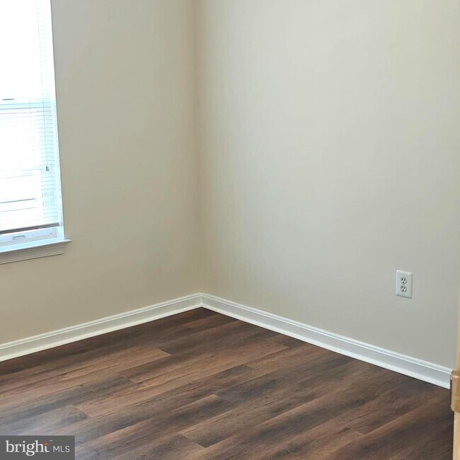 Building Photo - 9279 Kristy Dr