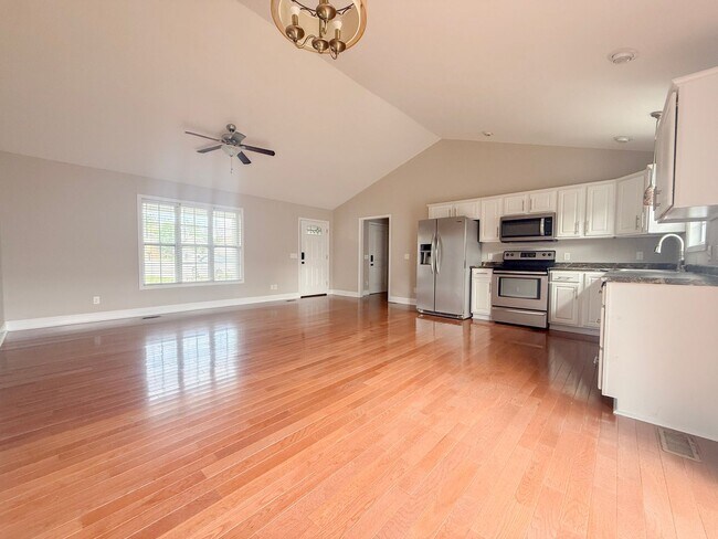 Building Photo - Pet-Friendly One-Level Home with Fenced Yard, Garage & Stainless Steel Appliances