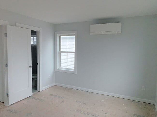 Building Photo - 17 North End Blvd