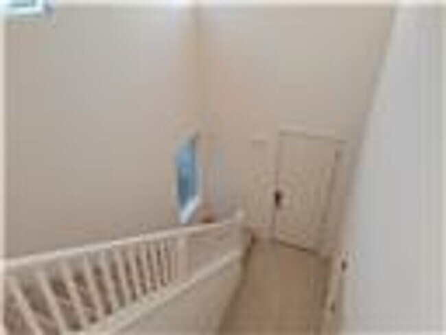 Building Photo - Beautiful 4 bedroom House