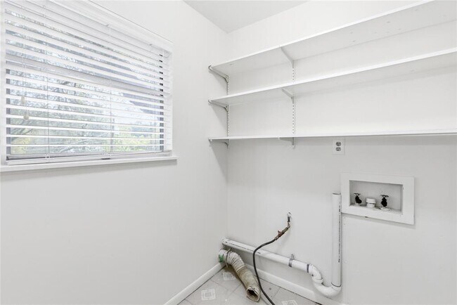 Building Photo - 1613 Sunnyvale St