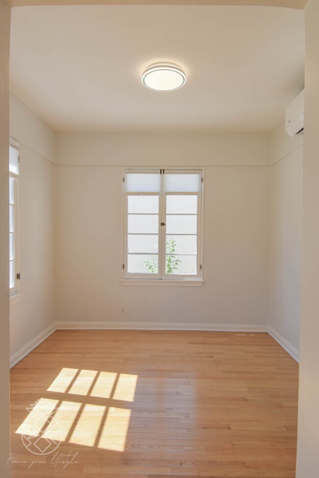 Building Photo - 1069 S Holt Ave