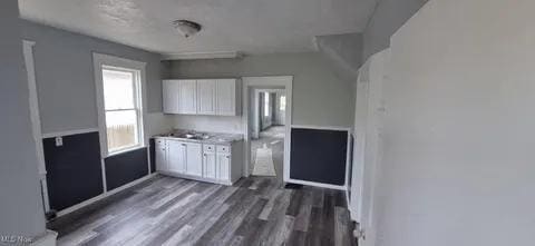 Building Photo - 3124 W 11th Pl