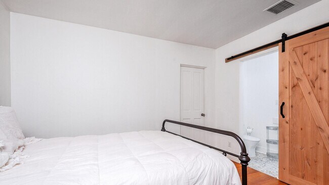 Building Photo - Single story, 4 bedroom, plus detached off...