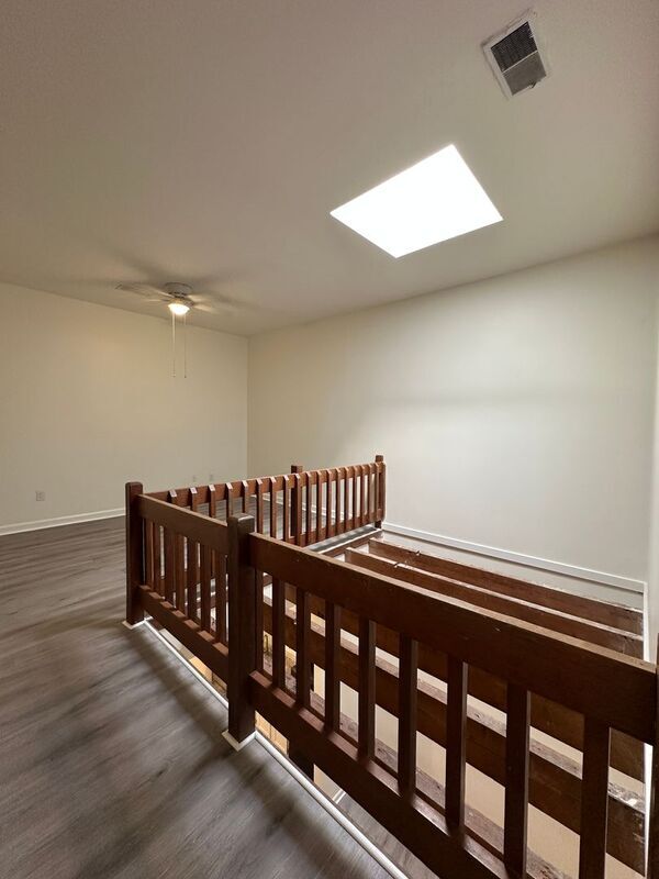 Building Photo - 235 King St