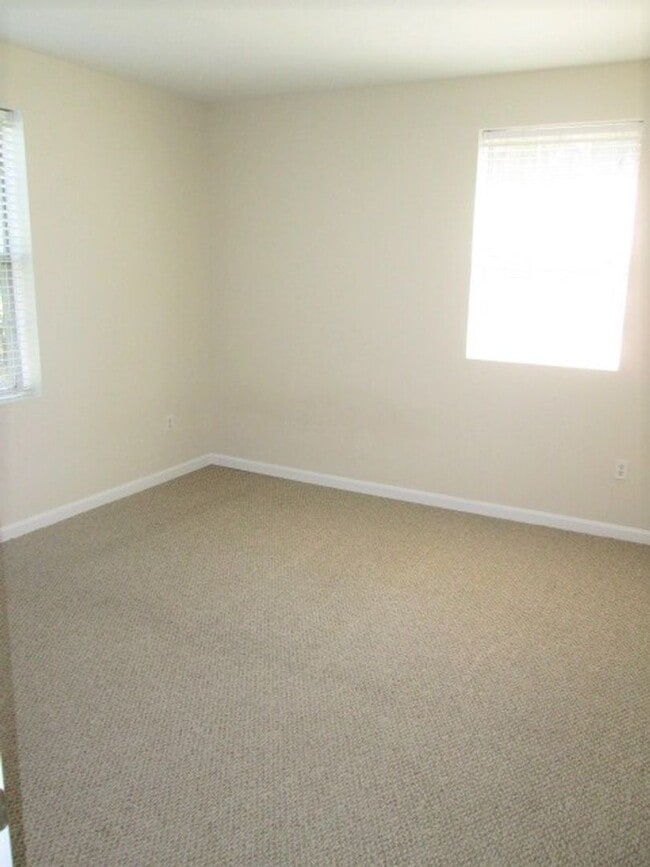 Building Photo - Charming 1 Bed 1 Bathr Condo In Much Sough...