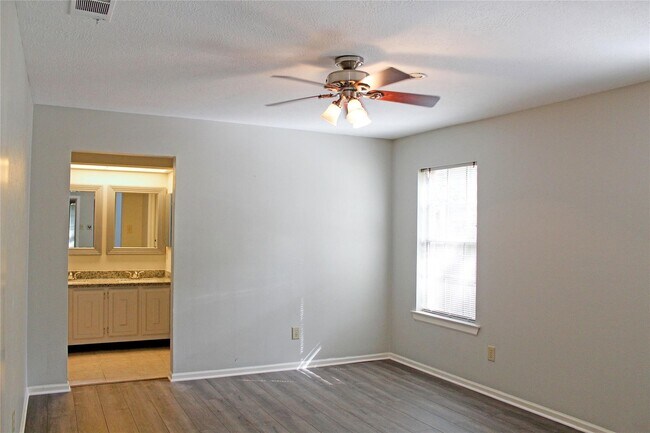 Building Photo - 39 S White Pebble Ct